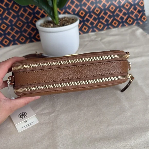 NWT , Tory Burch Britten camera Brown and gold  Leather Crossbody Bag - Picture 7 of 15